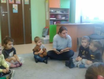 Czytające przedszkolaki