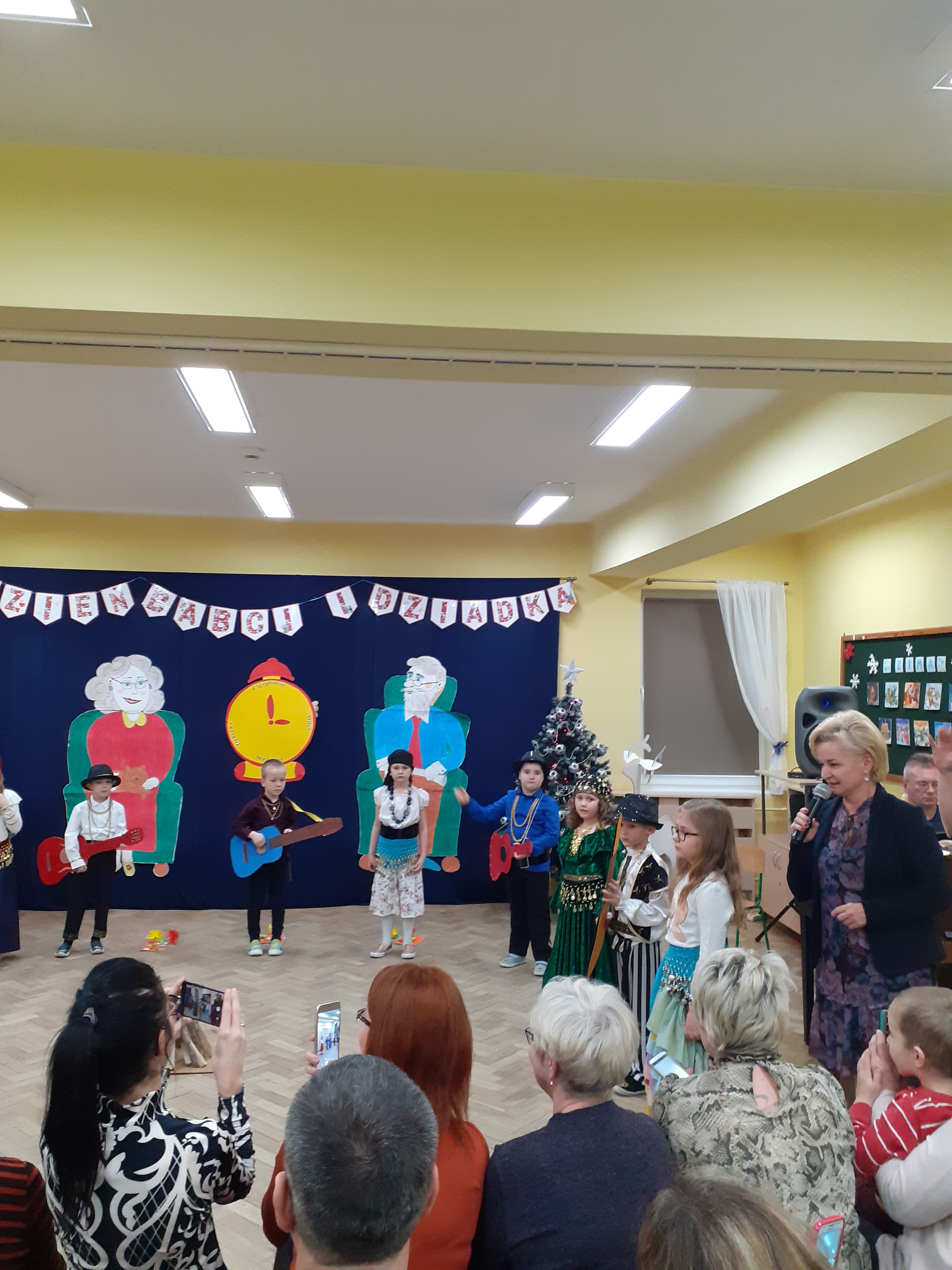 Dzień Babci i Dziadka w grupie MOTYLKI