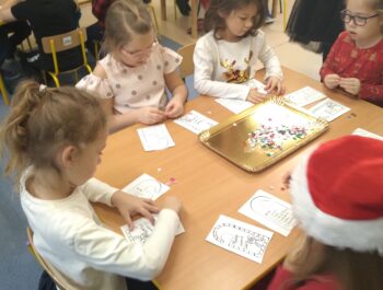 Mikołaj w przedszkolu na Marmo- 6 grudnia w naszym przedszkolu odbyły się zabawy z Mikołajem oraz warsztaty tematyczne.